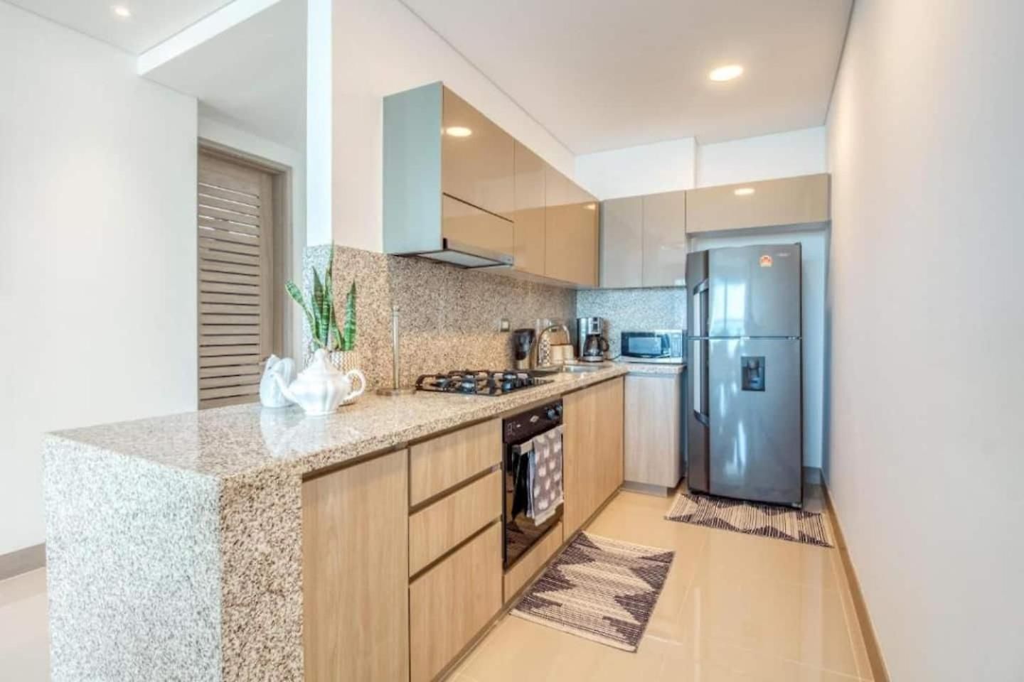 Beachfront 2br Luxury Living Walk Everywhere Сasa de vacaciones