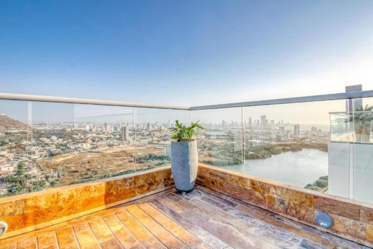 Beachfront 2br Luxury Living Walk Everywhere Сasa de vacaciones