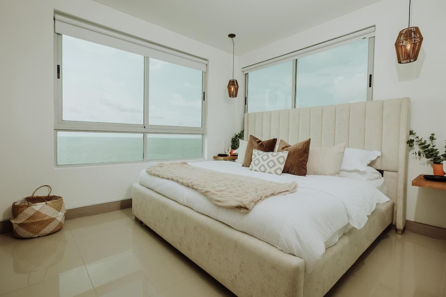 Beachfront 2br Luxury Living Walk Everywhere * Cartagena