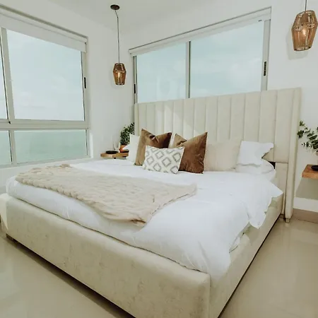 Beachfront 2br Luxury Living Walk Everywhere Сasa de vacaciones Cartagena