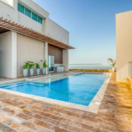 Beachfront 2br Luxury Living Walk Everywhere Сasa de vacaciones Cartagena
