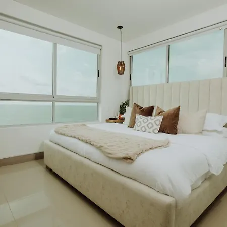 Beachfront 2br Luxury Living Walk Everywhere * Cartagena