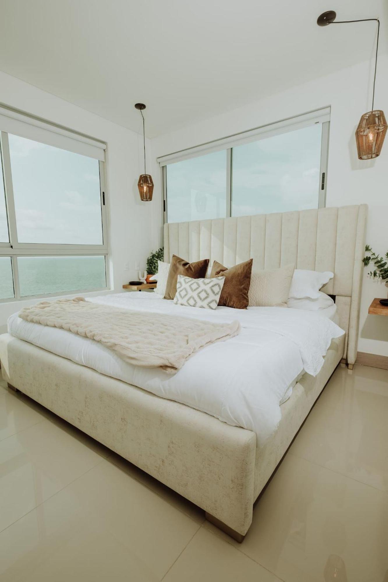 Beachfront 2br Luxury Living Walk Everywhere Holiday home Cartagena